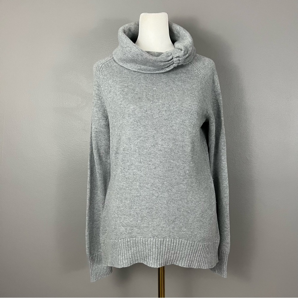 Athleta Womens Pullover Cowl Neck Top Grey Gray Thumb Hole Size Medium 929695